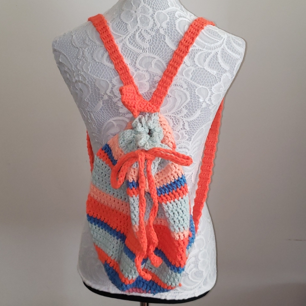 🧶 Drawstring backpack w/ free matching pouch